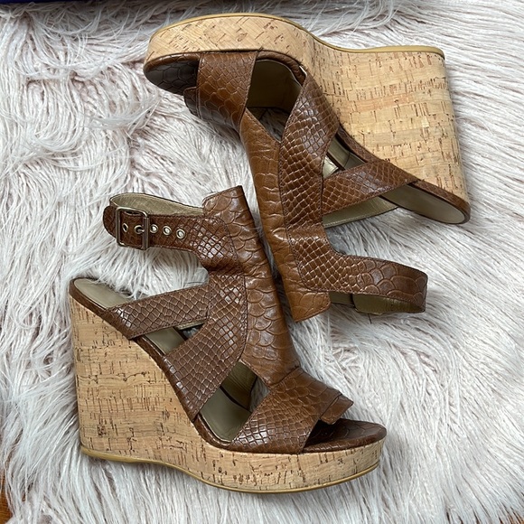 Stuart Weitzman Safety Wedge in Toffee Brown Snake Print Sz 10 - Picture 9 of 15